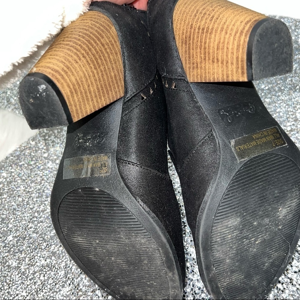 QUPID black ankle booties size 7 - Picture 4 of 9
